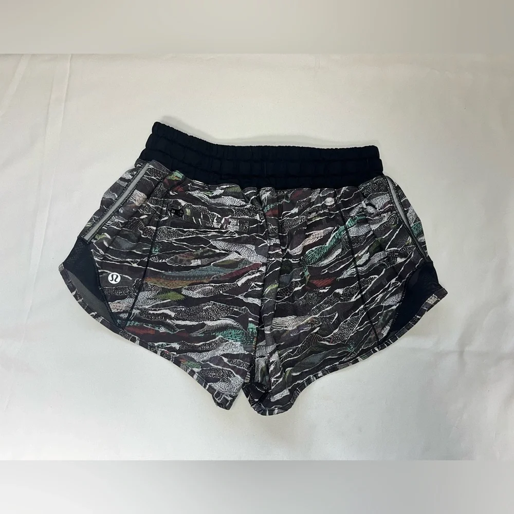 LULULEMON Hotty Hot Short (Long 4")
Mini Sweatr Multi Black / Black - Picture 5 of 11